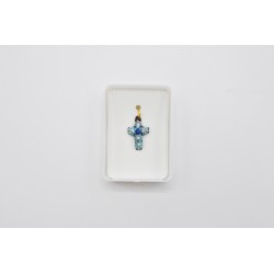 Croix émail fleurs bleus et blanches